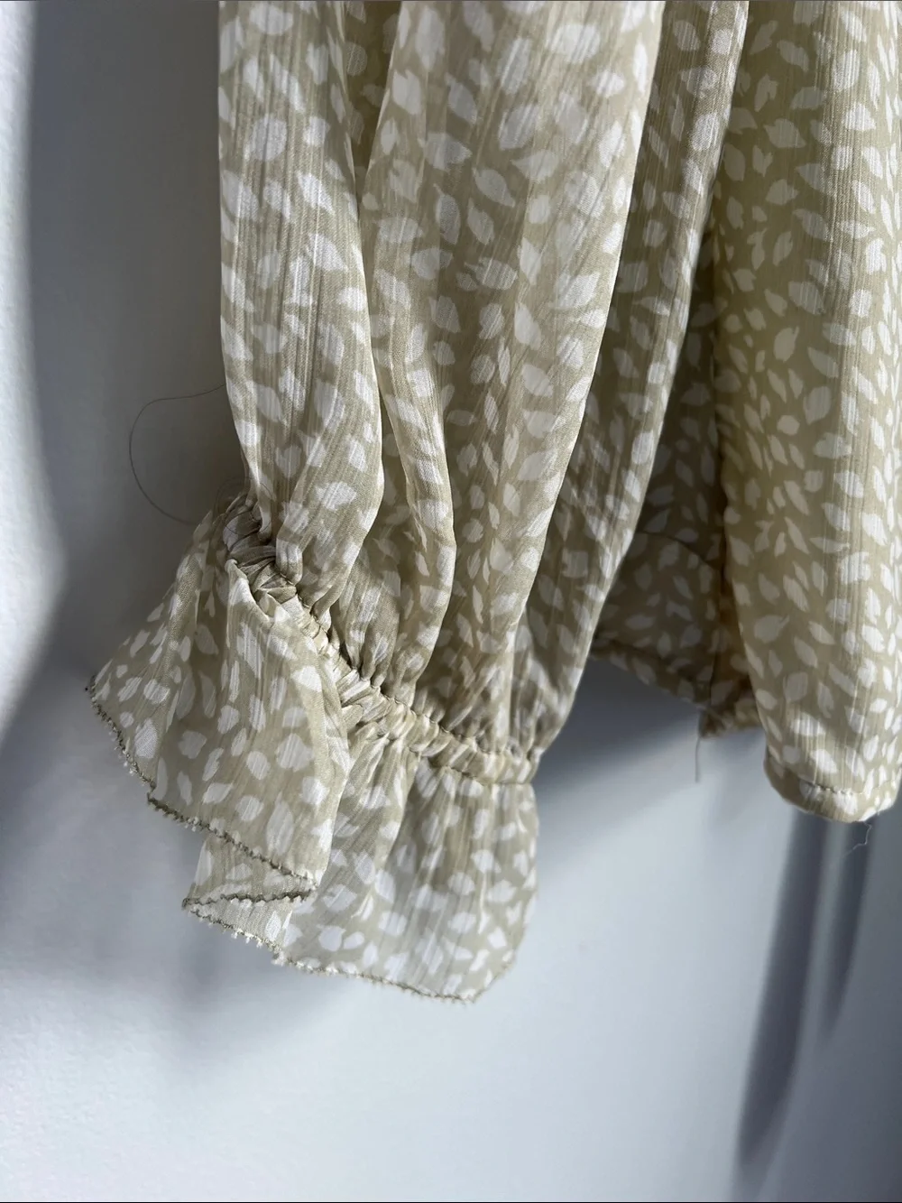 Abercrombie & Fitch | Cream Printed Wrap Blouse Business Casual NWT Size M